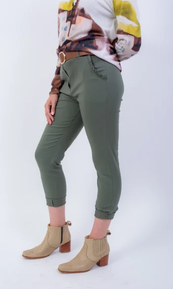 Pantalón liso con cinturón
