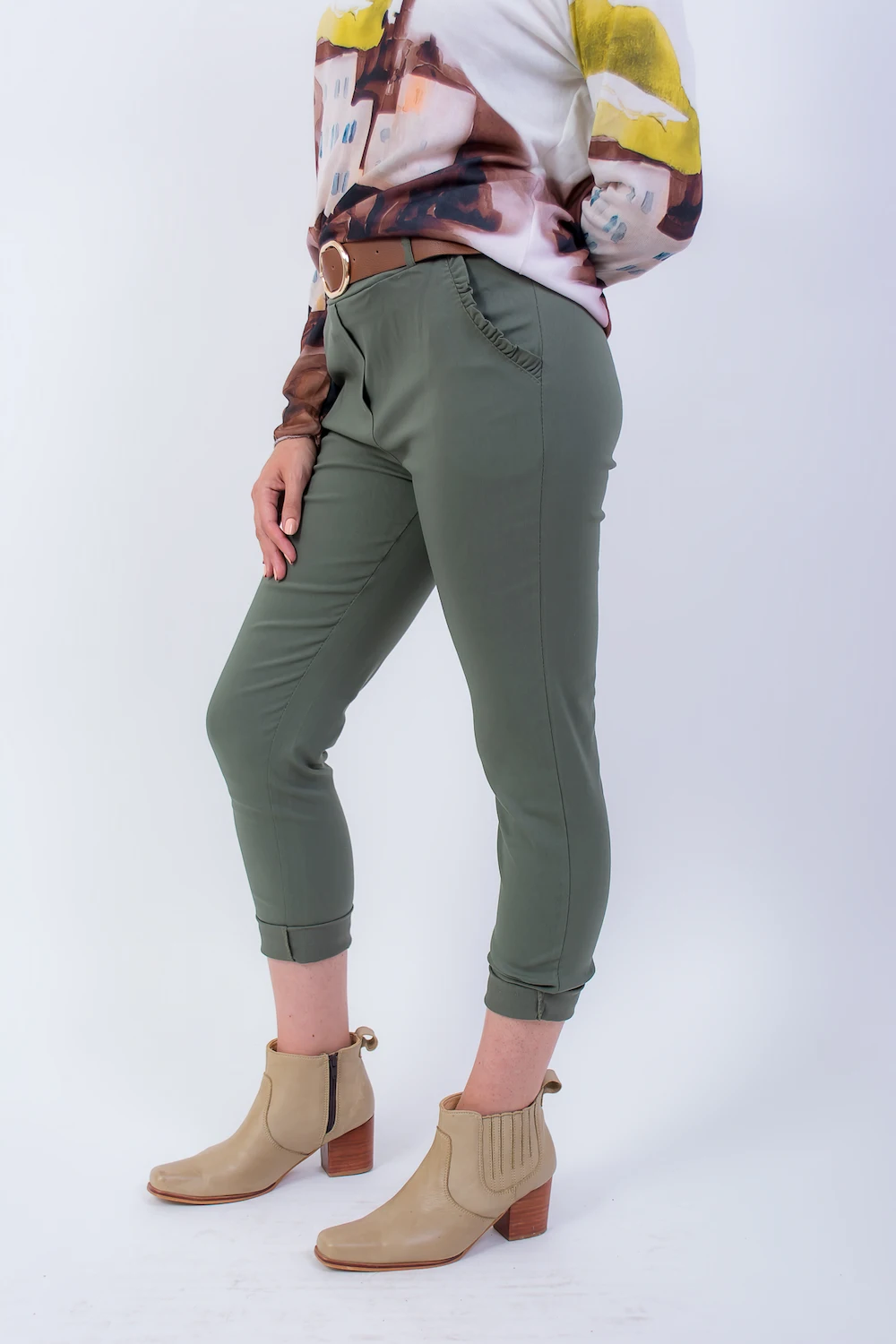 Pantalón liso con cinturón