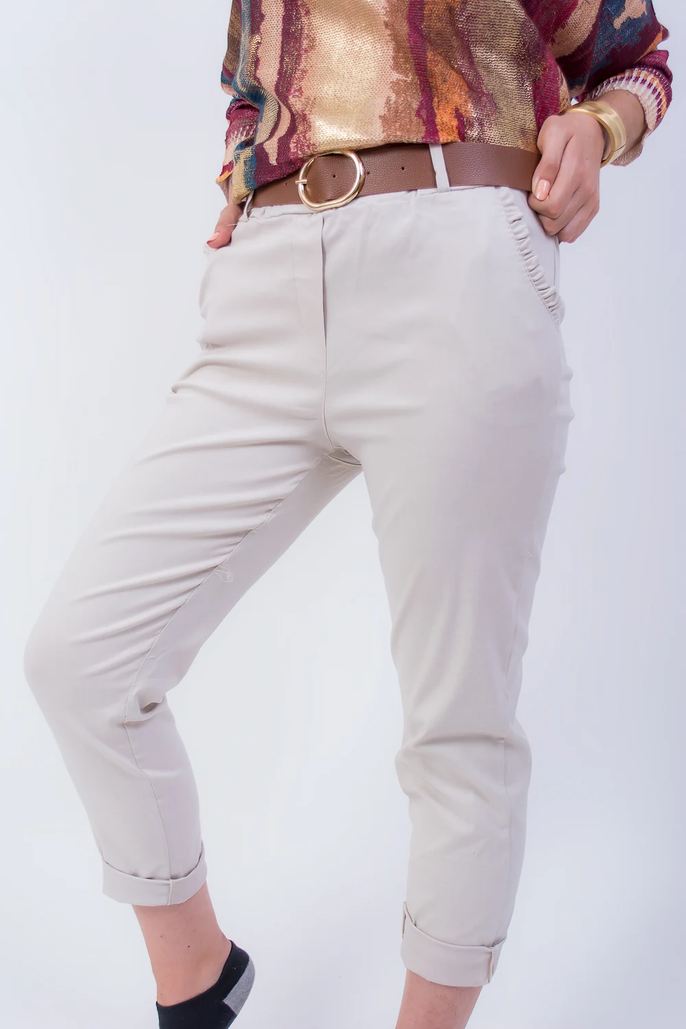 Pantalón liso con cinturón